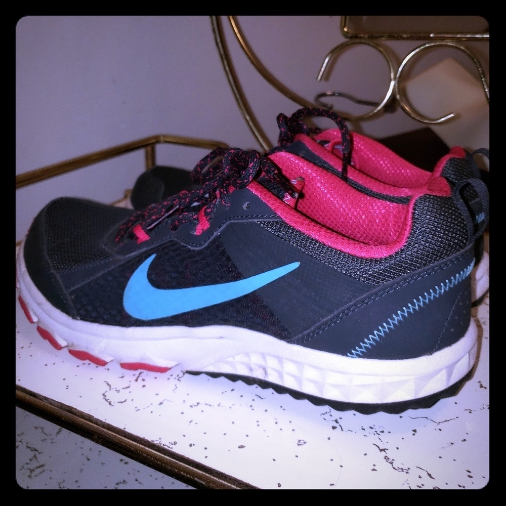Nike women's size 9 Trail/Hiking shoe